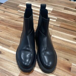 Massimo Dutti leather flat chelsey boots